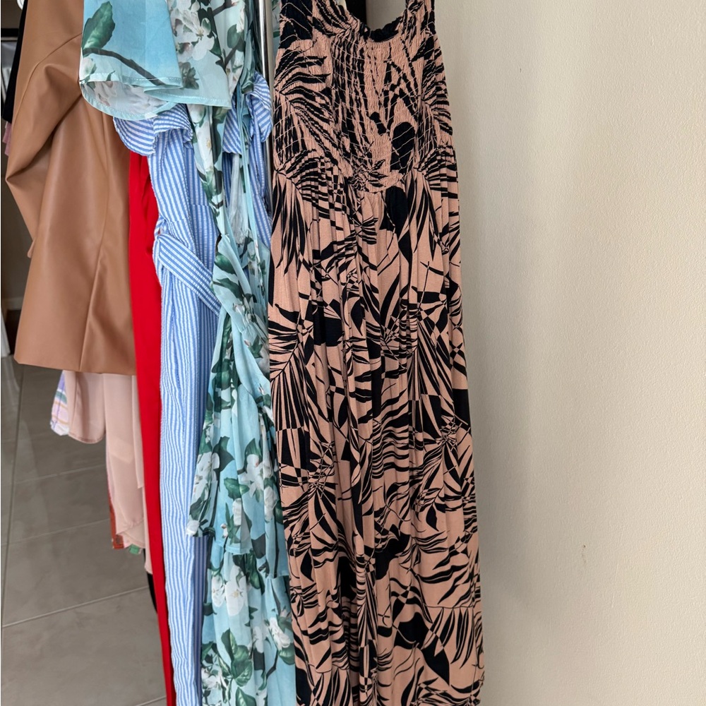 Elegant Black and Tan Patterned Dress